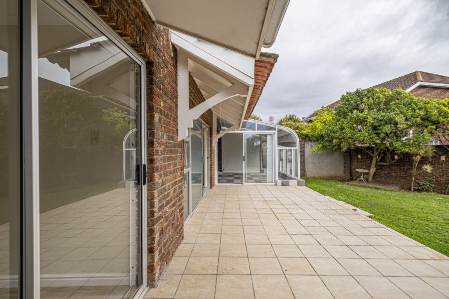 4 Bedroom Property for Sale in Summerstrand Eastern Cape